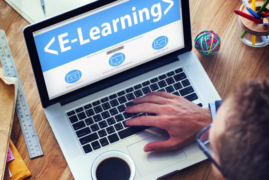 bigstock e learning student study onlin 76455695 64bwIl - voozon.com