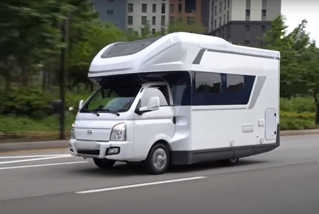 Hyundai Porest RV On the road - voozon.com