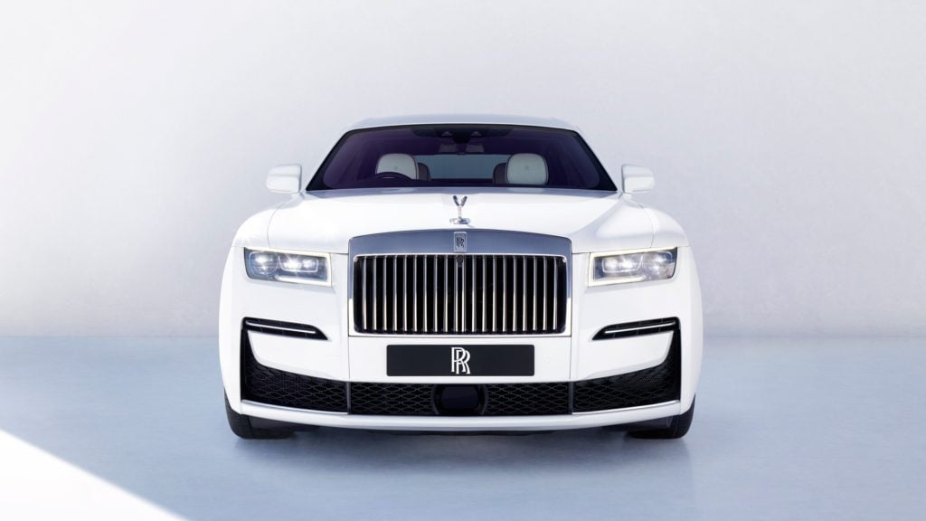 5 Luxury Car Features that Are Weirdly Specific 2 7067eefd 4b3c 4ffd b84f 1b9527fd8c4e