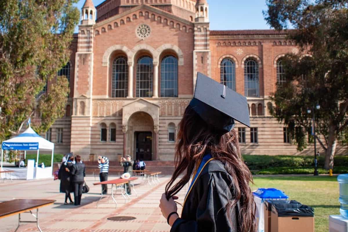 4 Conversations To Have With Your Grad Before They Head To College