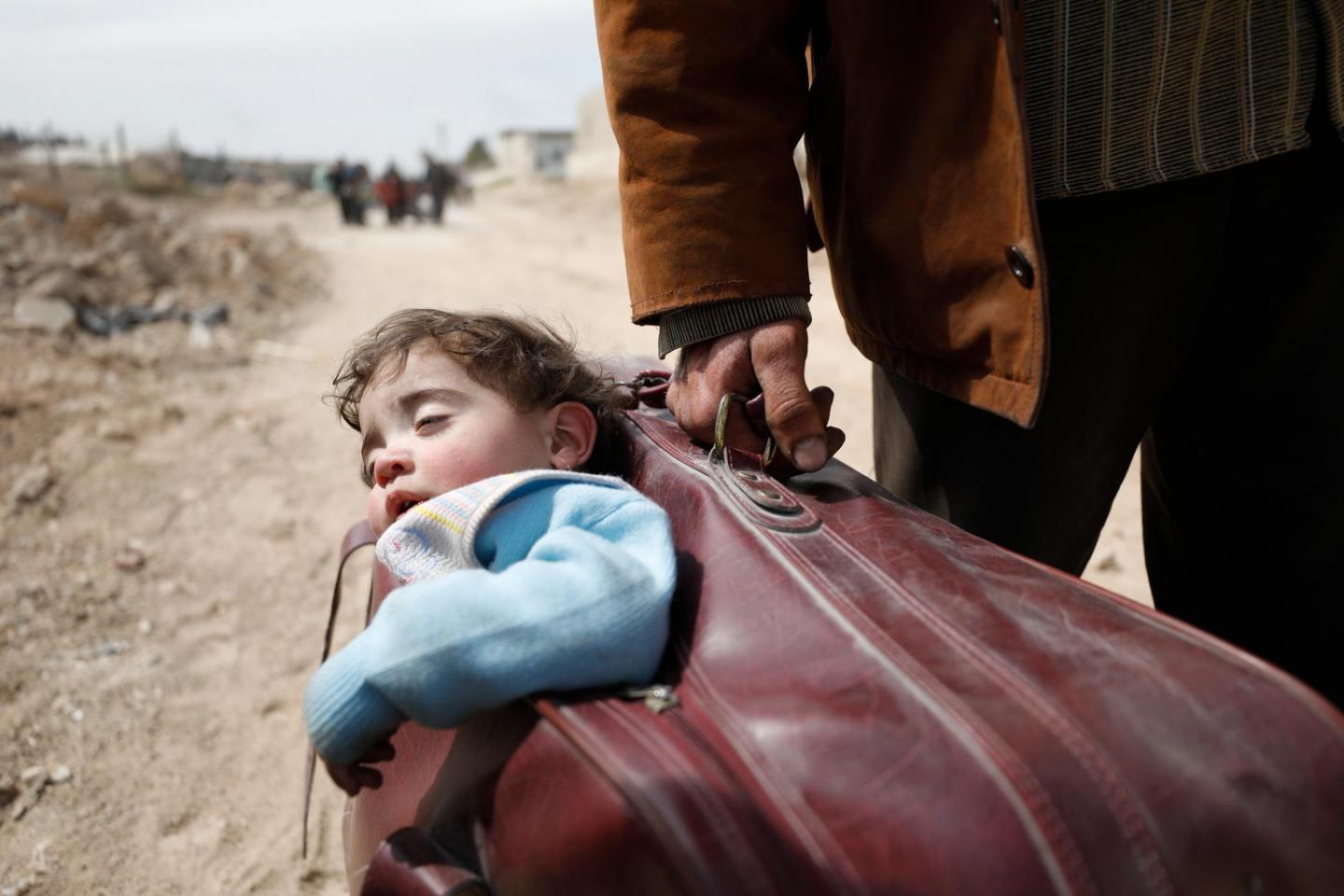 How can migrant children be helped?
