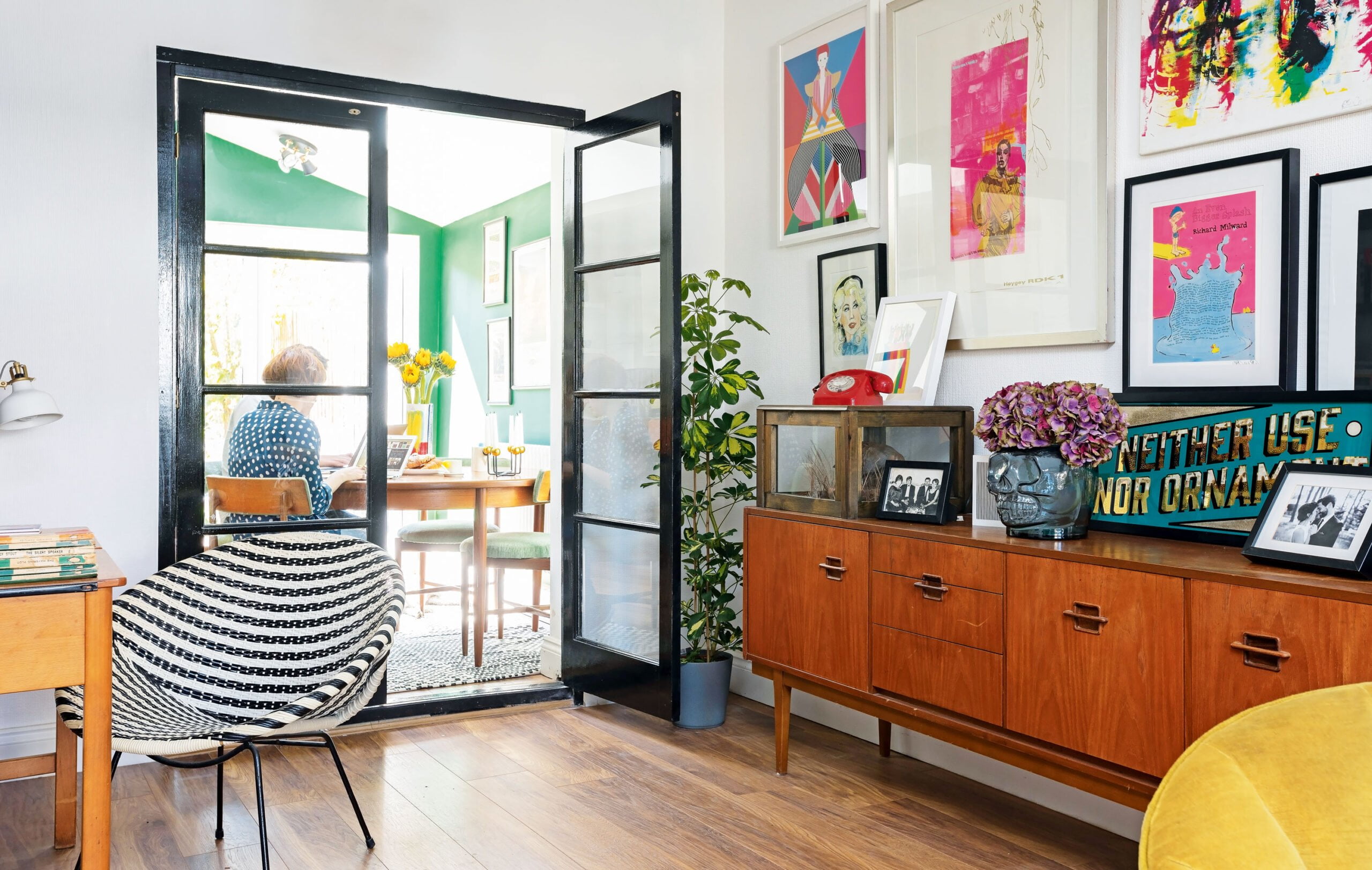 Add an Artistic Touch to the Walls of Your home scaled