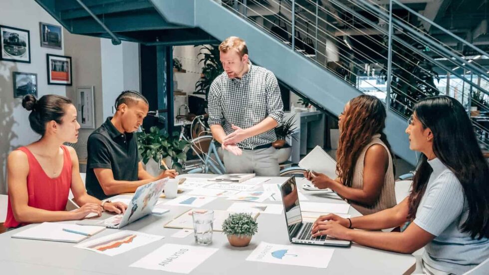 The Benefits of Hiring Interim CMO Services for Startups and Small Businesses