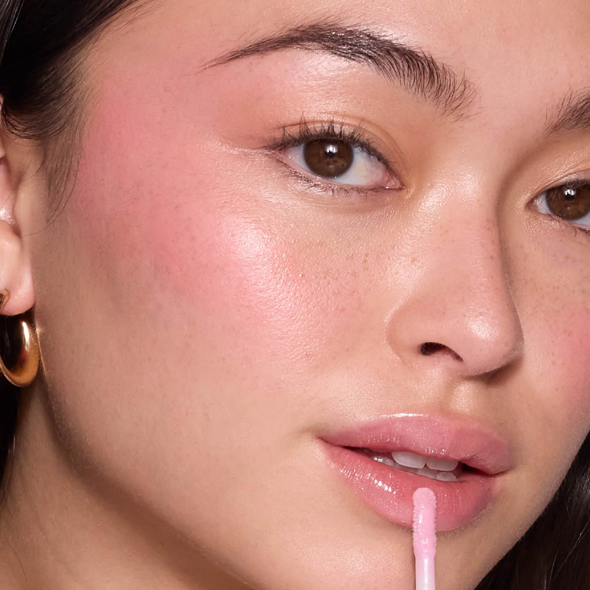 Light Pink Lip Gloss for a Soft, Feminine & Glossy Pout Every Day