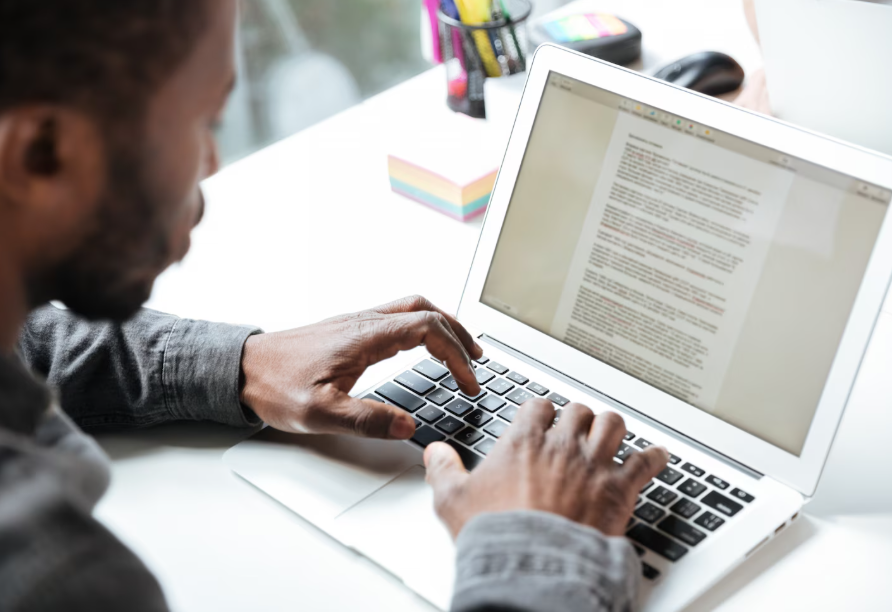 Why Paraphrasing Tools Are Becoming Essential For Writers